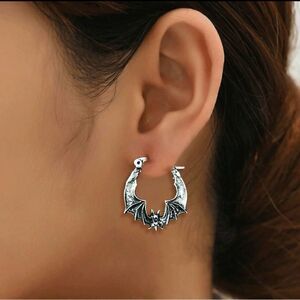 Gothic Bat Hoop Earrings, Silver Tone, engraved details, Comfortable, new
